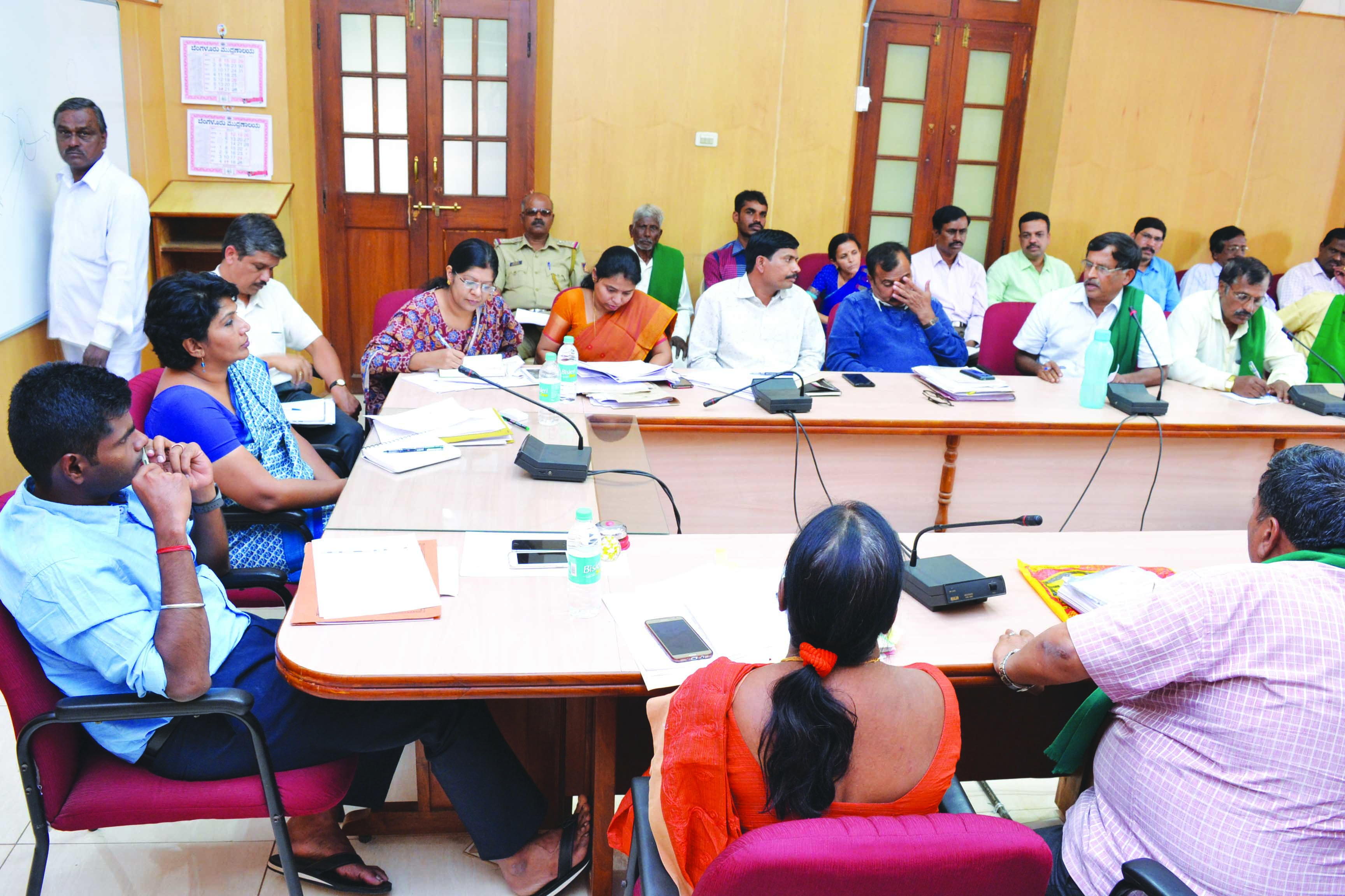 ರೈತರ ಆತ್ಮಹತ್ಯೆ ತಡೆಗೆ ಜಿಲ್ಲಾಡಳಿತದಿಂದ ಜಾಗೃತಿ ಕಾರ್ಯಕ್ರಮ: ಜಿಲ್ಲಾಧಿಕಾರಿ